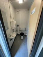 CONTENEDOR DE OFICINA 9,7 x 3 M CON SANITARIOS - Imagen 11