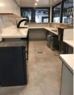 CONTENEDOR DE ENVÍO DE 20 PIES CONVERTIDO EN CAFETERÍA/BAR/SNACK BAR - Imagen 3