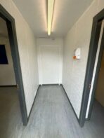 CONTENEDOR DE OFICINA 9,7 x 3 M CON SANITARIOS - Imagen 7