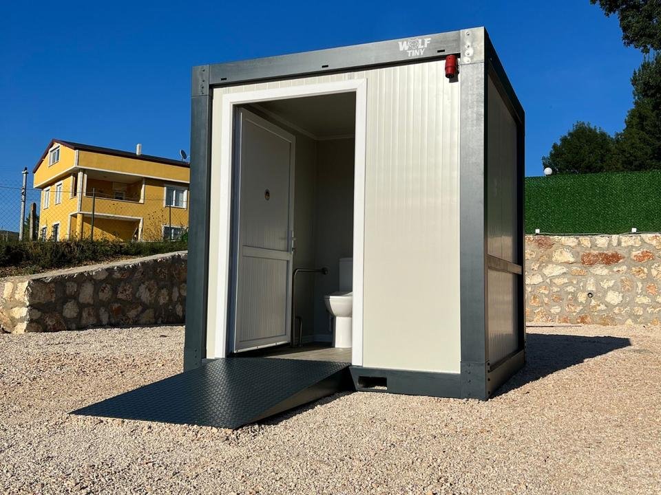 7AA18394-891F-43F4-9696-A84F27DB35D1.jpg CONTENEDOR SANITARIO PARA DISCAPACITADOS ( 220 X 220 M ) NUEVO - Imagen 1