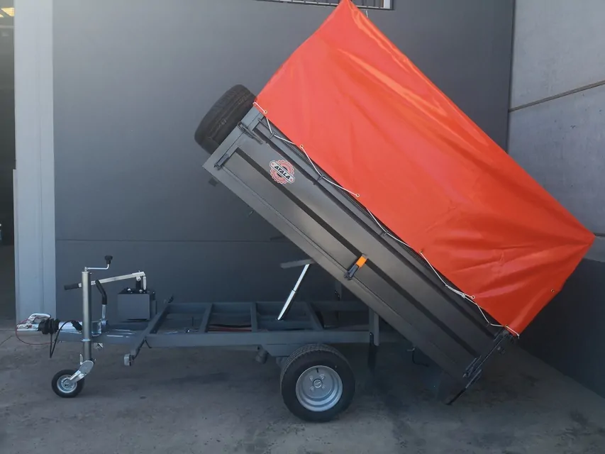 IMG_20190327_105236_resized_20190507_045131134.jpg.webp Remolque basculante hidraulico – Ruedas por debajo – Mma 750 kg - Imagen 1