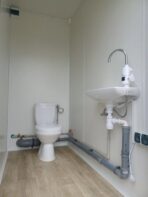 Contenedor Sanitario Doble de 2 Cabinas: WC y Ducha en un Diseño Robusto - Imagen 6