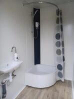 Contenedor Sanitario Doble de 2 Cabinas: WC y Ducha en un Diseño Robusto - Imagen 7