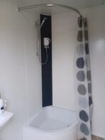 Contenedor Sanitario Doble de 2 Cabinas: WC y Ducha en un Diseño Robusto - Imagen 8